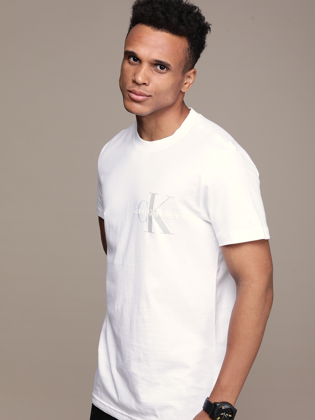 

Calvin Klein Jeans Men White Brand Logo Printed Pure Cotton Applique T-shirt