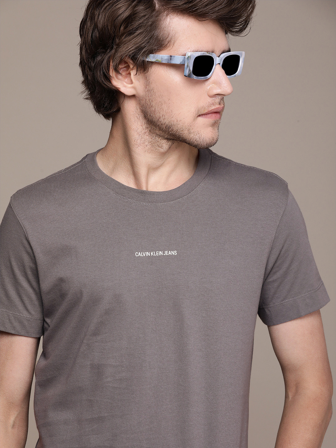 

Calvin Klein Jeans Men Grey Solid Pure Cotton Slim Fit T-shirt
