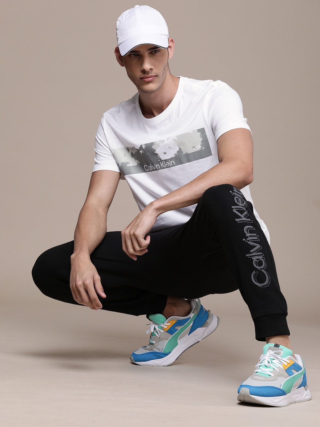 

Calvin Klein Jeans Men White & Grey Brand Logo Colourblocked Casual T-shirt
