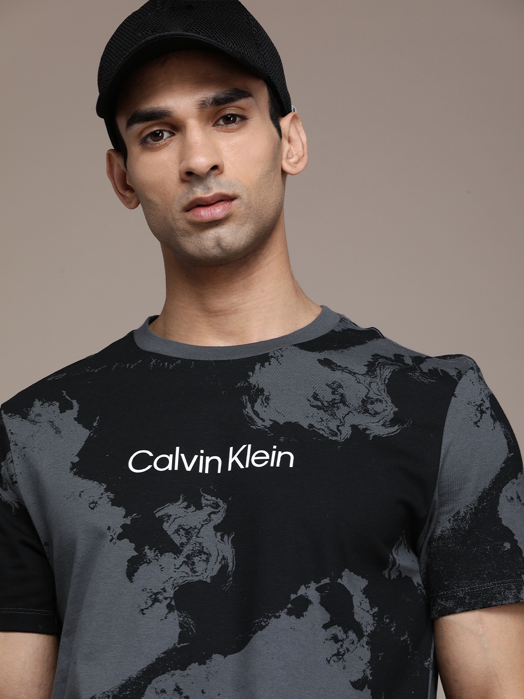 

Calvin Klein Jeans Men Grey & Black Abstract Printed Pure Cotton Casual T-shirt