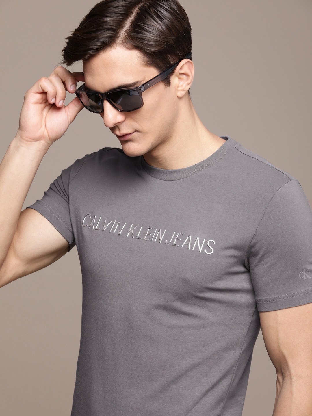 

Calvin Klein Jeans Men Grey Brand Logo Slim Fit T-shirt