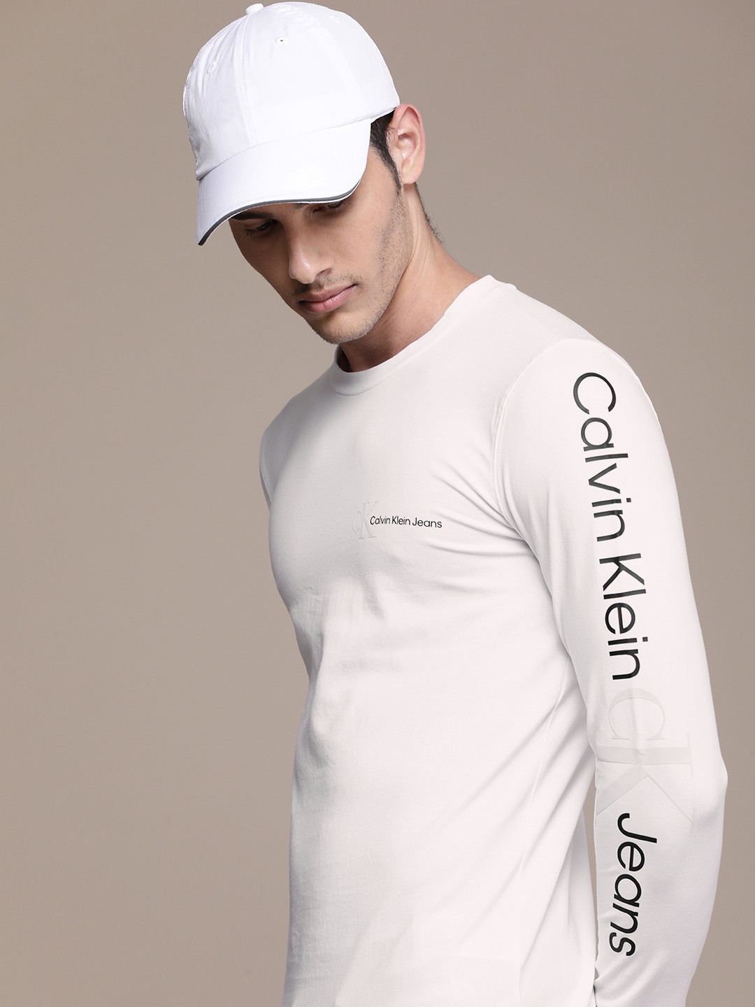 

Calvin Klein Jeans Men White & Black Printed Slim Fit T-shirt