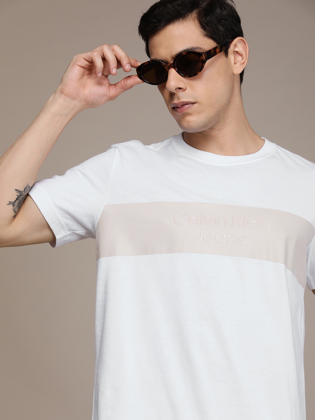 

Calvin Klein Jeans Men White & Grey Brand Logo Colourblocked Organic Cotton Casual T-shirt