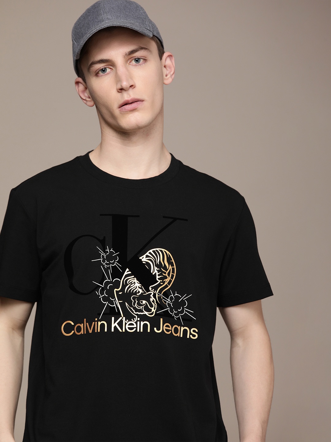 

Calvin Klein Jeans Men Black & Gold-Toned Brand Logo Printed T-shirt