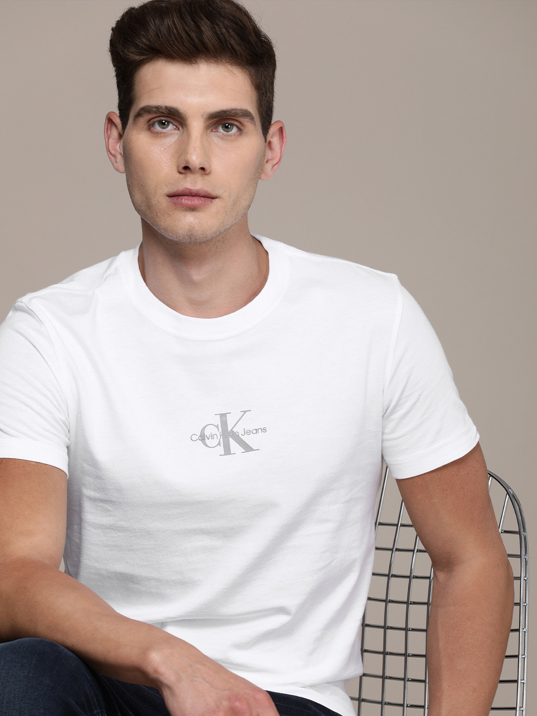 

Calvin Klein Jeans Men White Brand Logo Printed Pure Cotton Slim Fit T-shirt