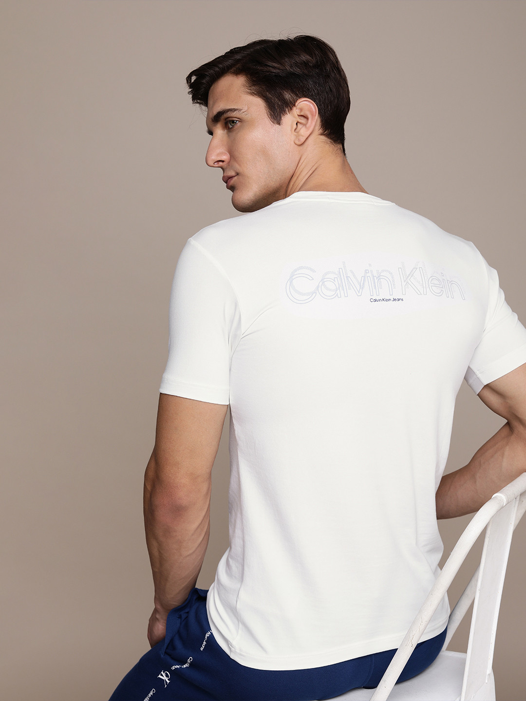 

Calvin Klein Jeans Men White Brand Logo Slim Fit T-shirt