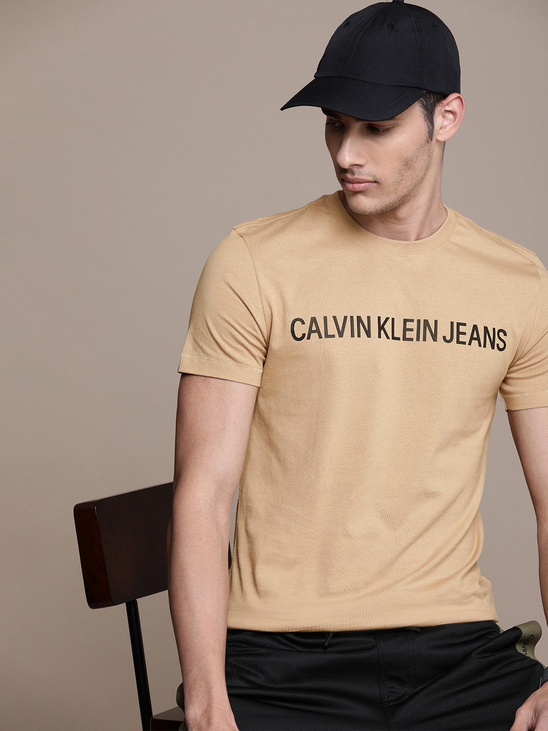 

Calvin Klein Jeans Men Brown Brand Logo Organic Cotton Slim Fit T-shirt
