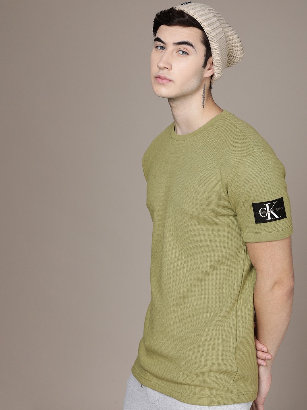 

Calvin Klein Jeans Men Olive Green Applique Detail Pure Cotton T-shirt