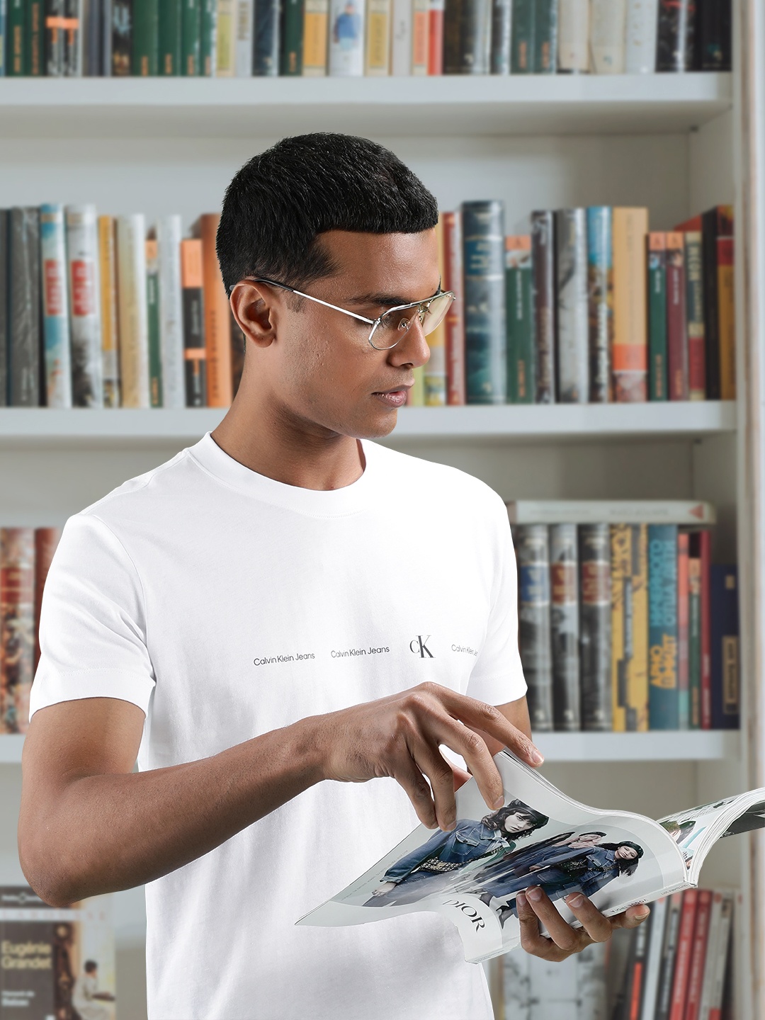 

Calvin Klein Jeans Men White Brand Logo Printed Pure Cotton Slim Fit T-shirt