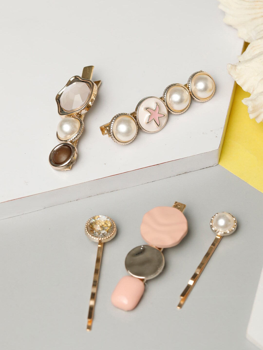 

PRITA BY PRIYAASI Women Set of 5 Pearl Embellished Gold-Toned Hair Accessory Set