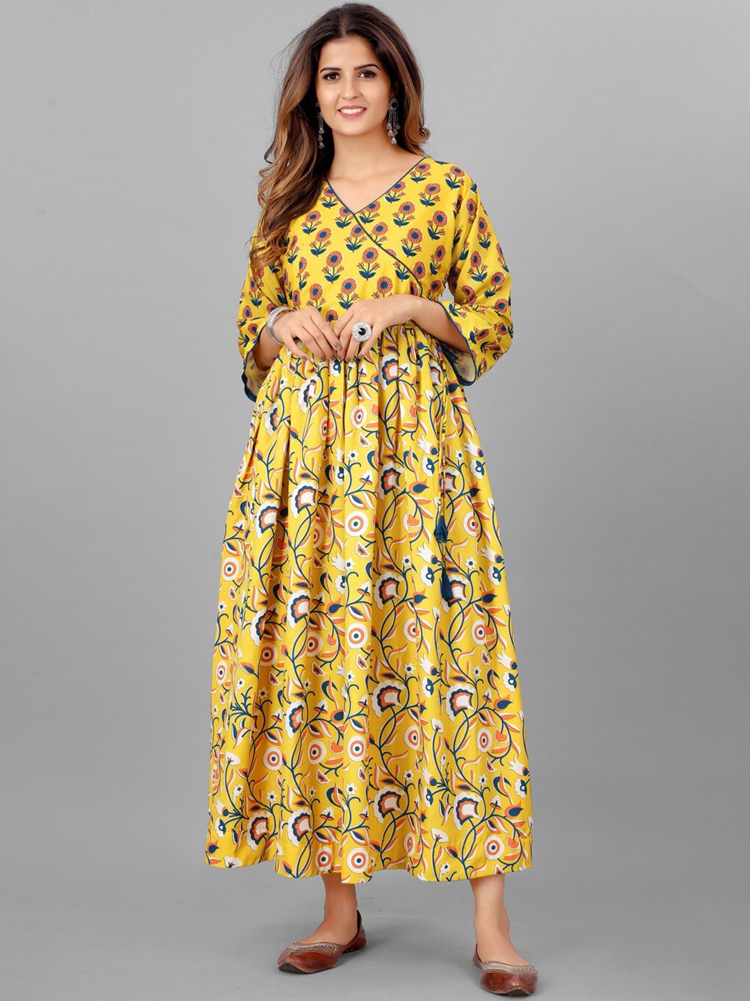 

SHOPGARB Women Yellow Floral Printed Flared Sleeves Kurta
