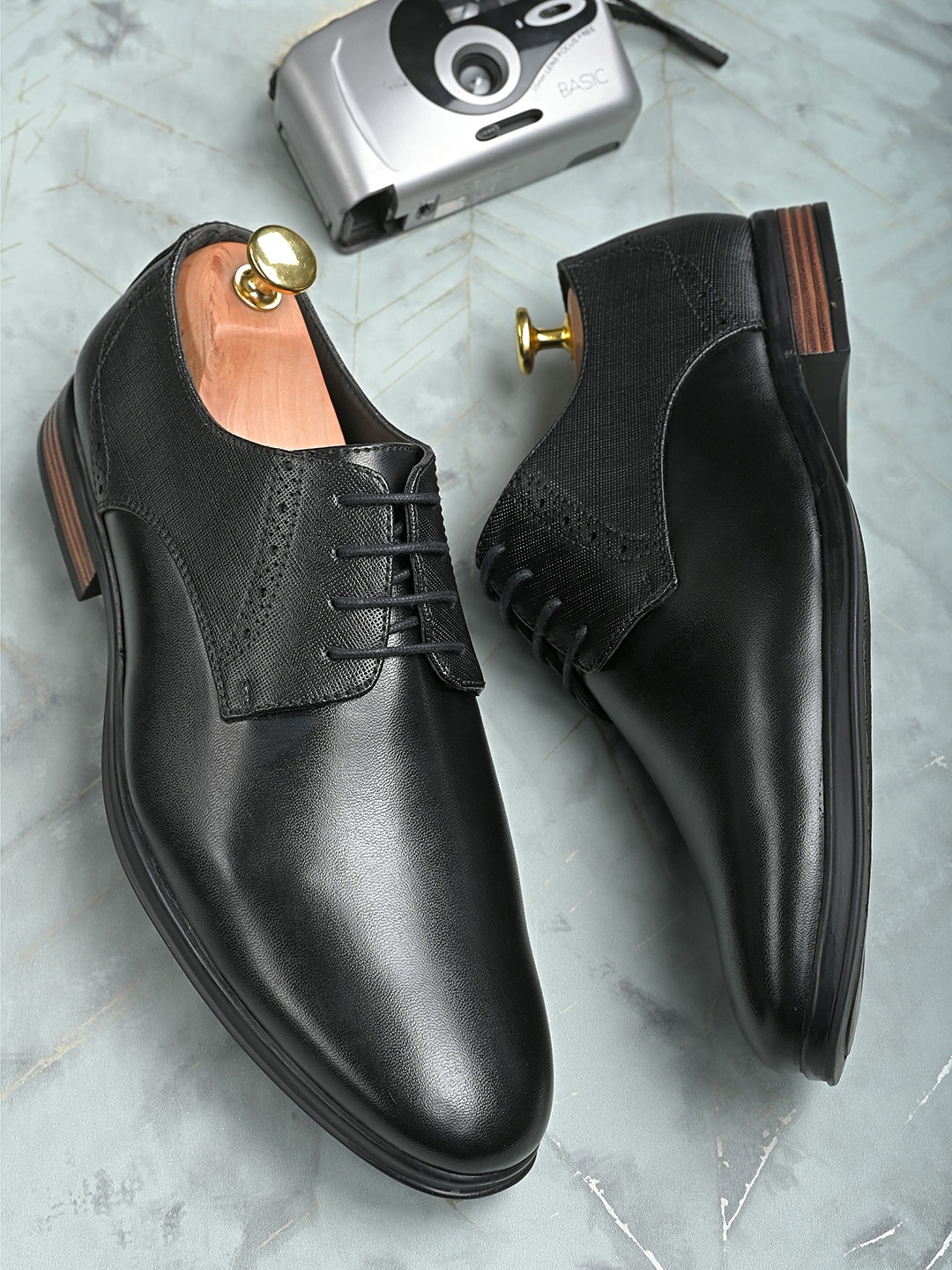 

San Frissco Men Black Solid Formal Derbys