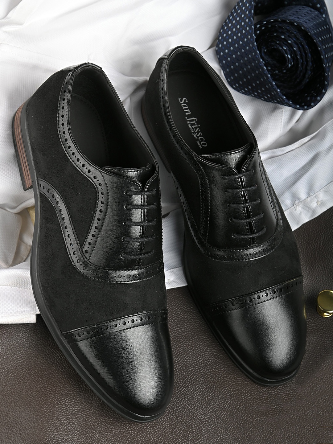 

San Frissco Men Black Solid Formal Oxfords