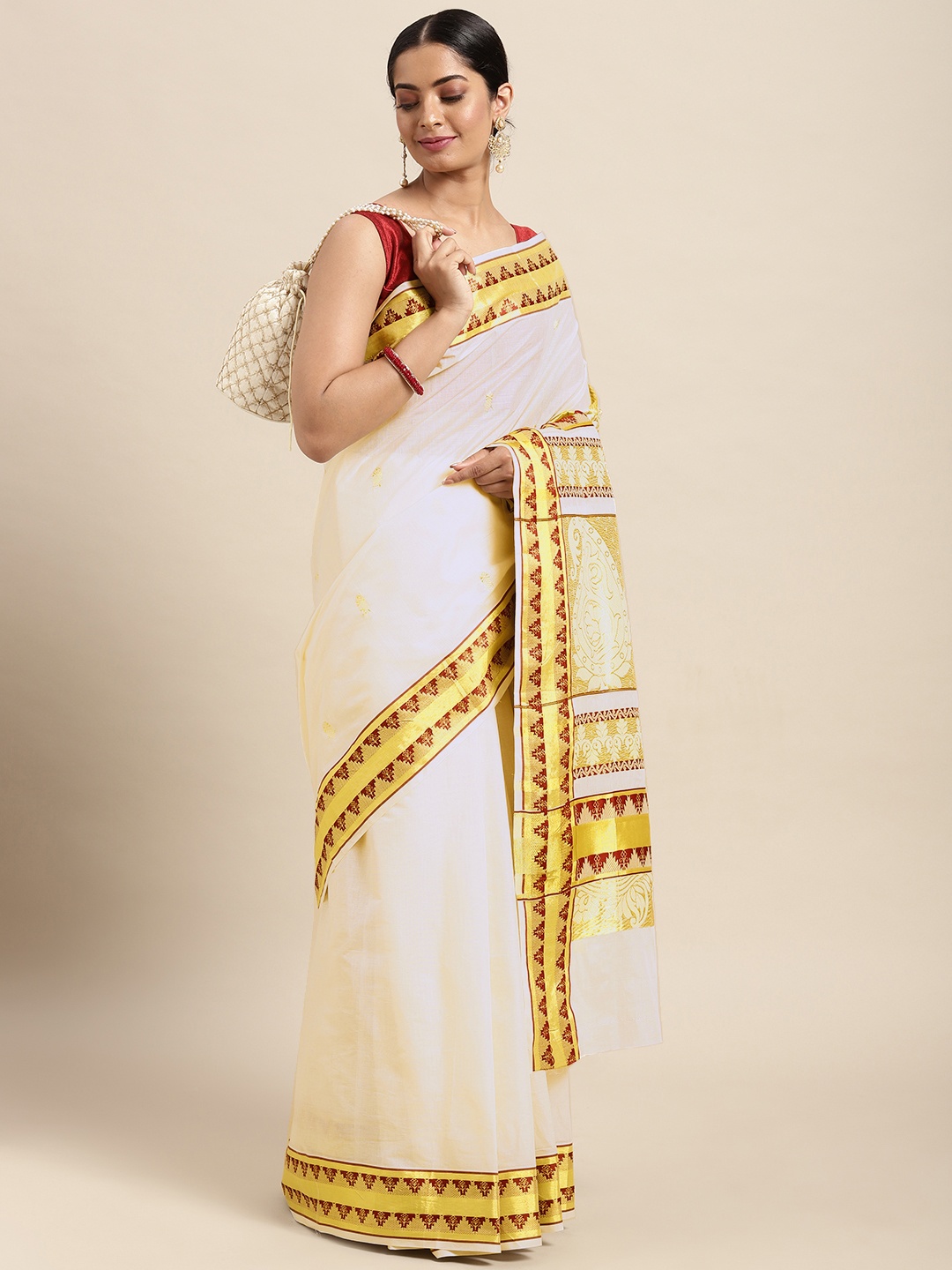 

Thara Sarees Off White & Golden Handloom Solid Zari Pure Cotton Kasavu Saree