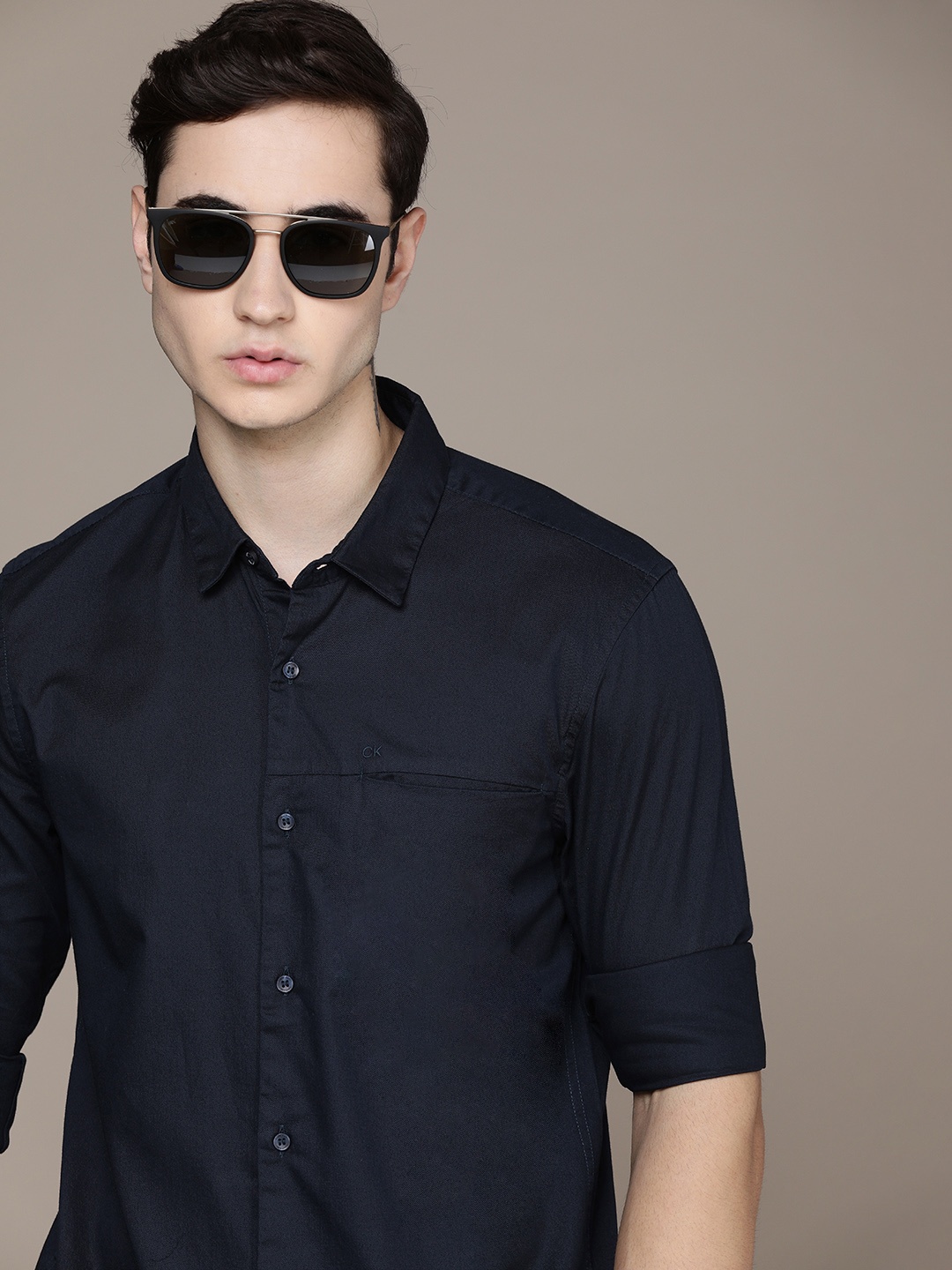 

Calvin Klein Jeans Men Navy Blue Solid Slim Fit Pure Cotton Casual Shirt