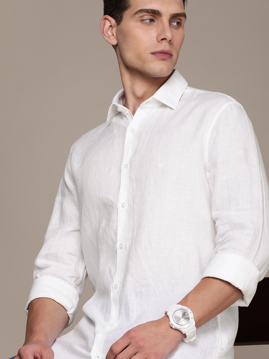 

Calvin Klein Jeans Men White Linen Slim Fit Casual Shirt
