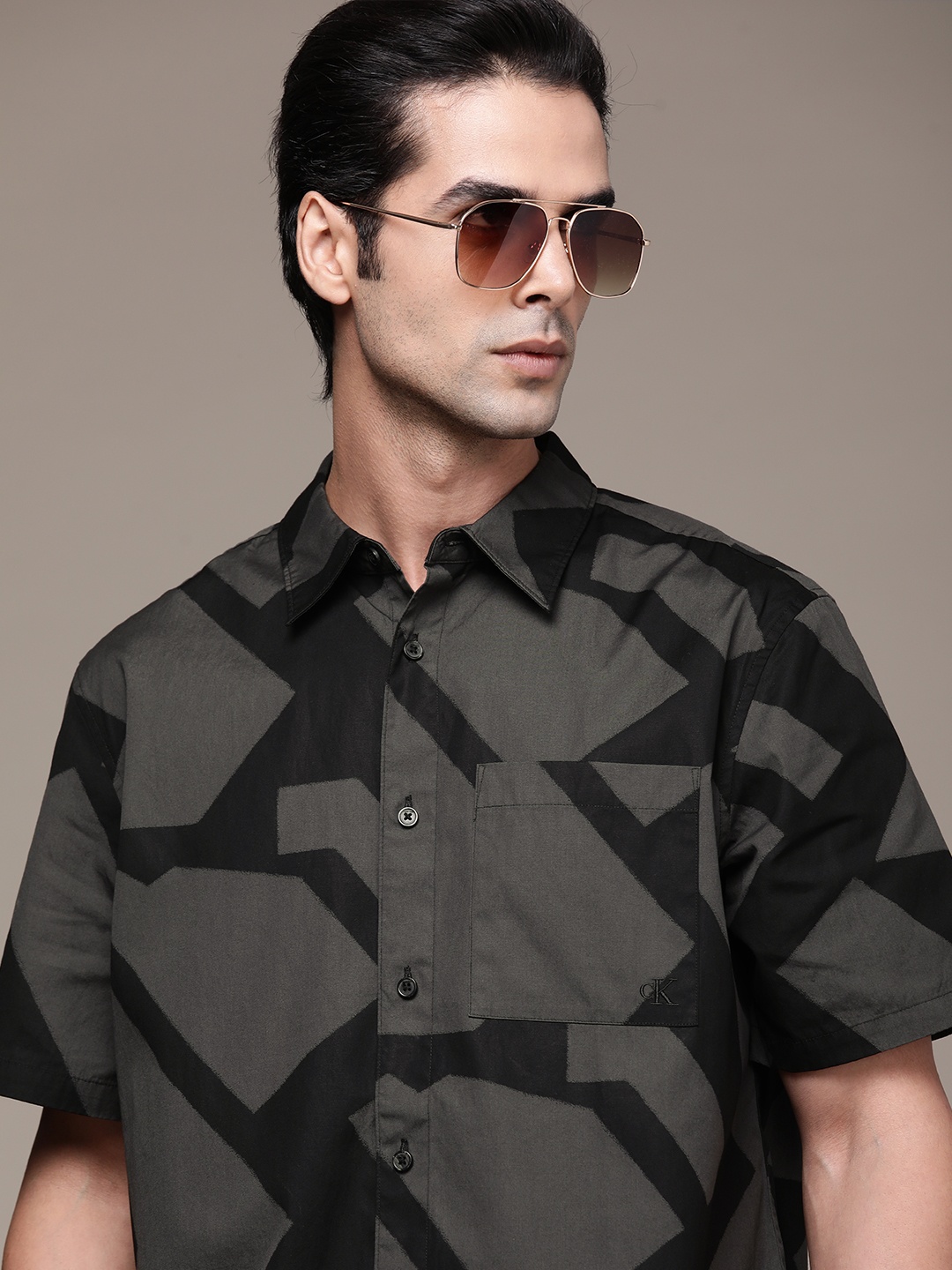 

Calvin Klein Jeans Men Black Printed Casual Shirt