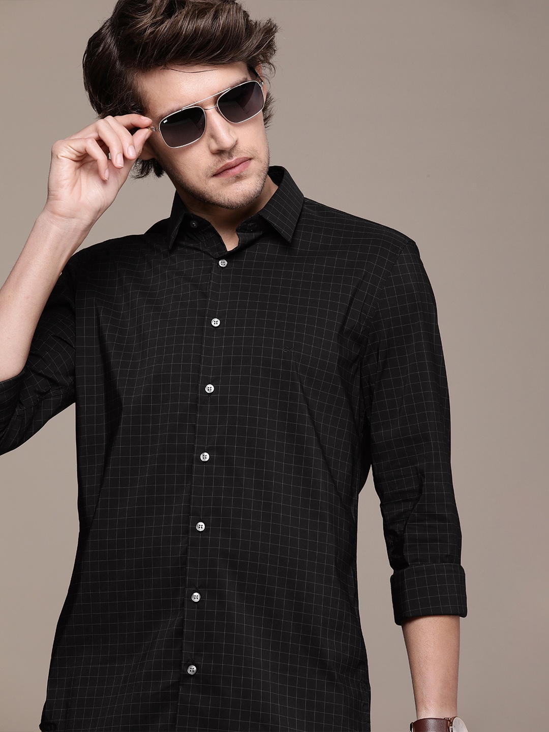 

Calvin Klein Jeans Men Black & White Slim Fit Checked Casual Shirt