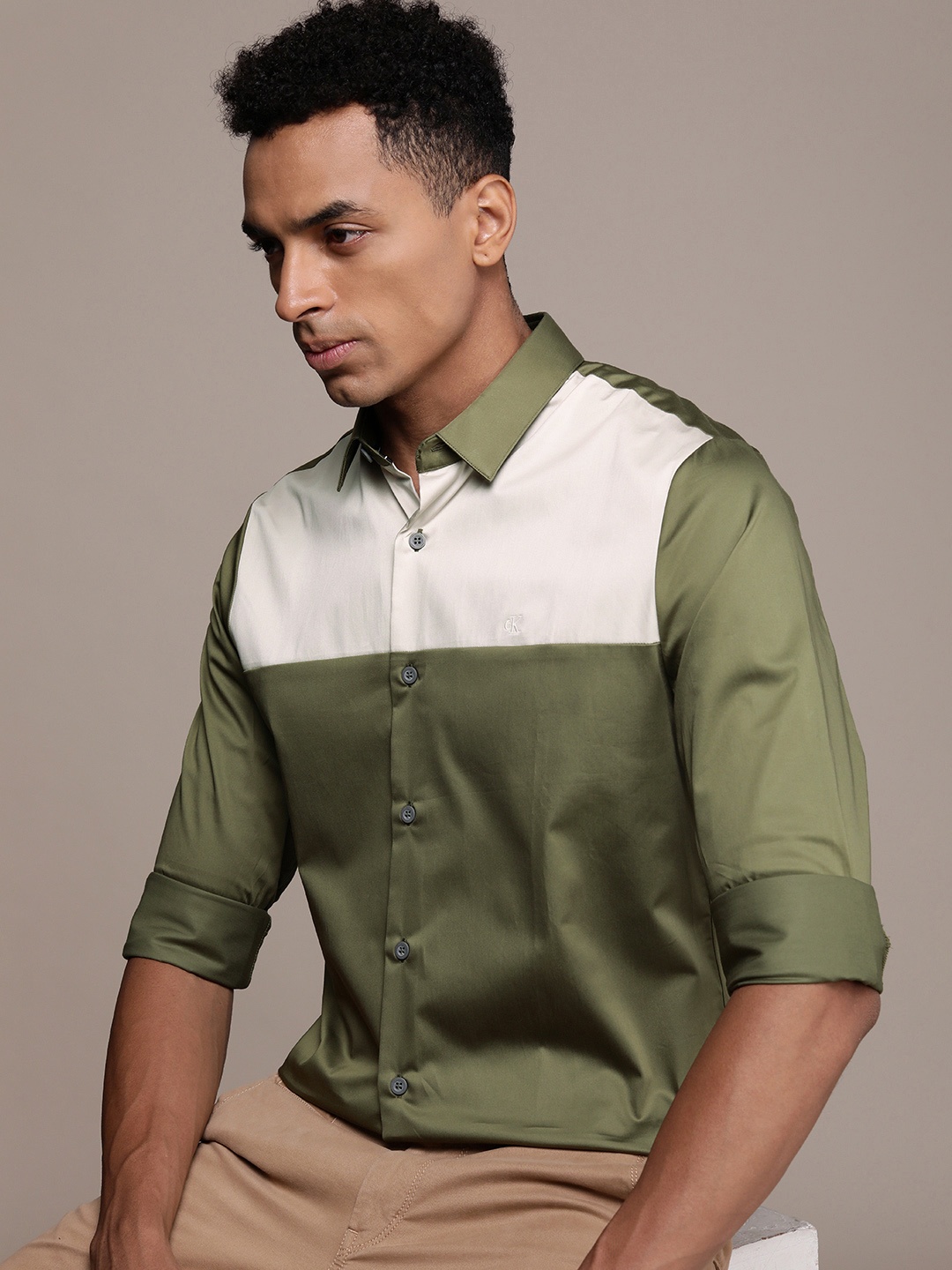 

Calvin Klein Jeans Men Slim Fit Opaque Colourblocked Casual Shirt, Green