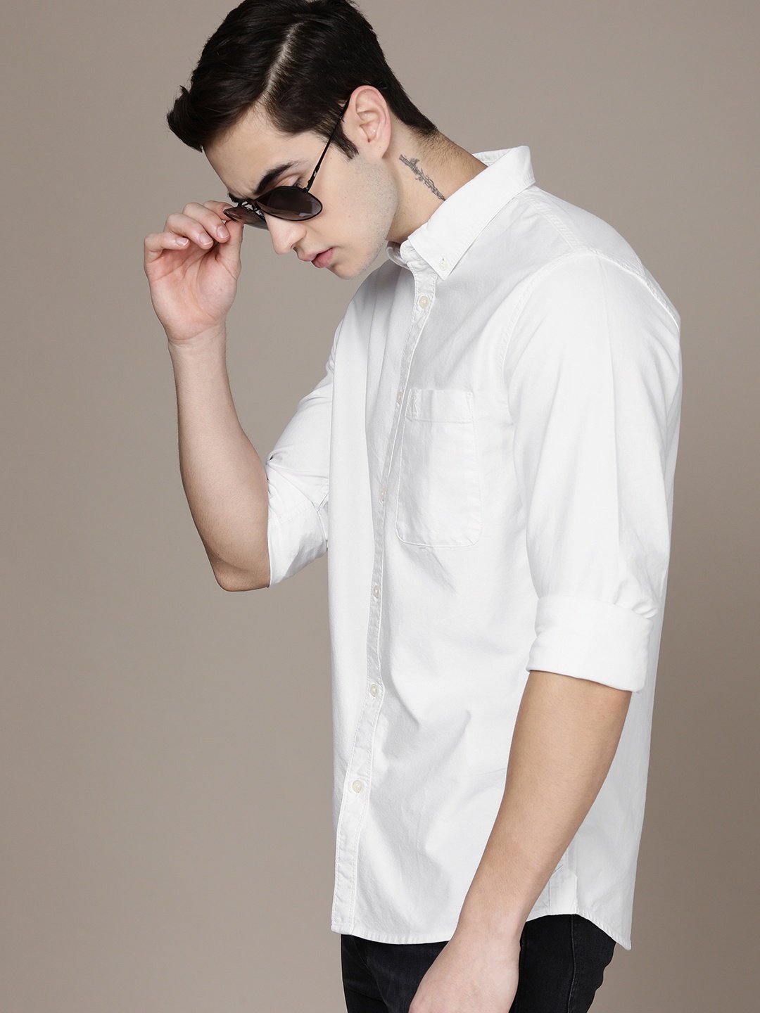 

Calvin Klein Jeans Men White Slim Fit Solid Pure Cotton Casual Shirt