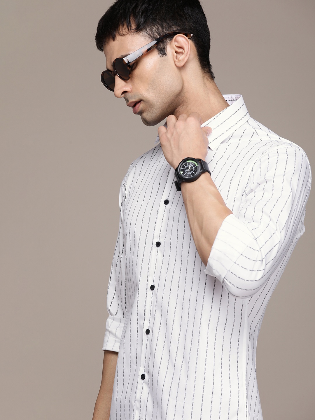 

Calvin Klein Jeans Men White & Black Slim Fit Printed Casual Shirt