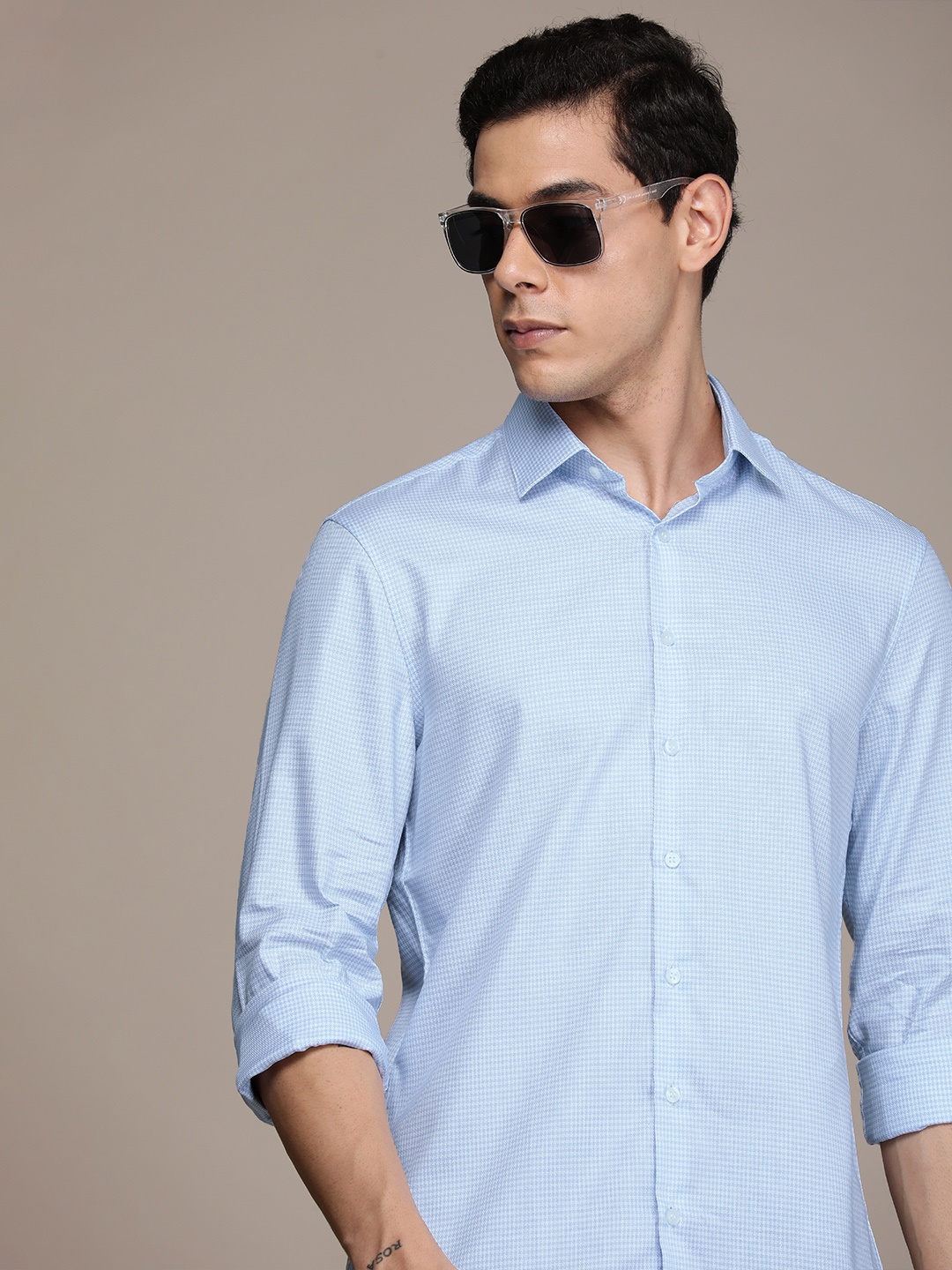 

Calvin Klein Jeans Men Light Blue Slim Fit Micro Checked Pure Cotton Casual Shirt