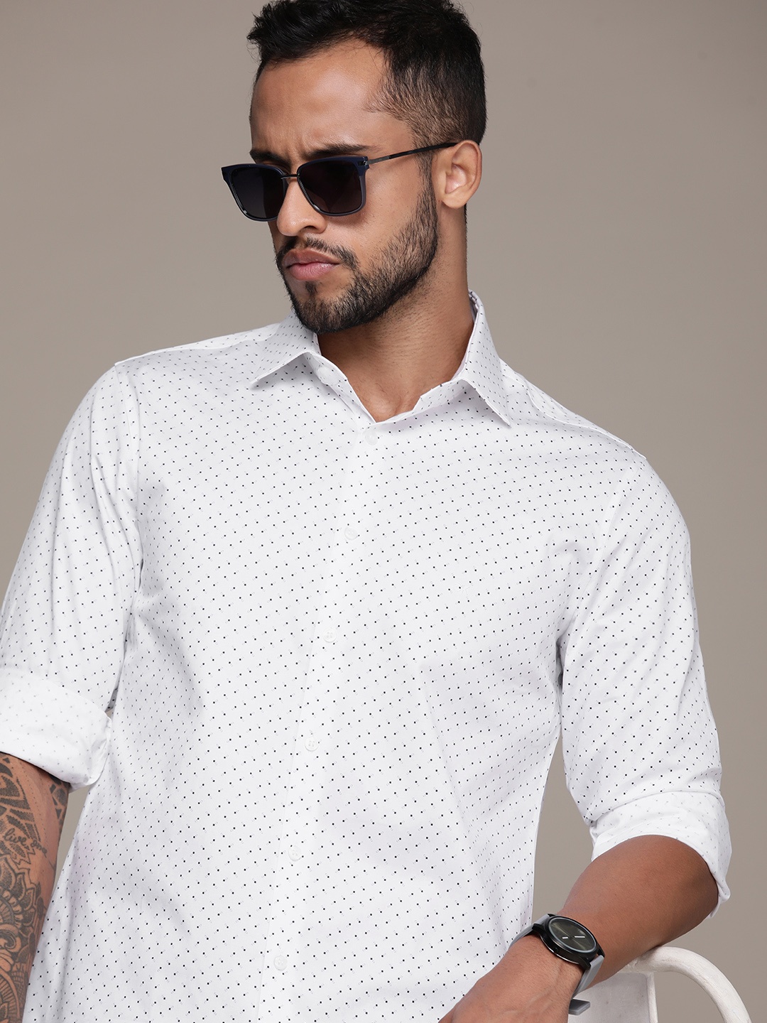 

Calvin Klein Jeans Men White Slim Fit Printed Casual Shirt