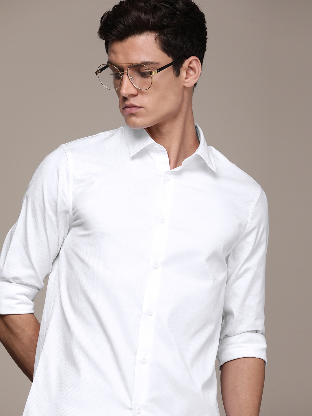 

Calvin Klein Jeans Men White Solid Textured Slim Fit Casual Shirt