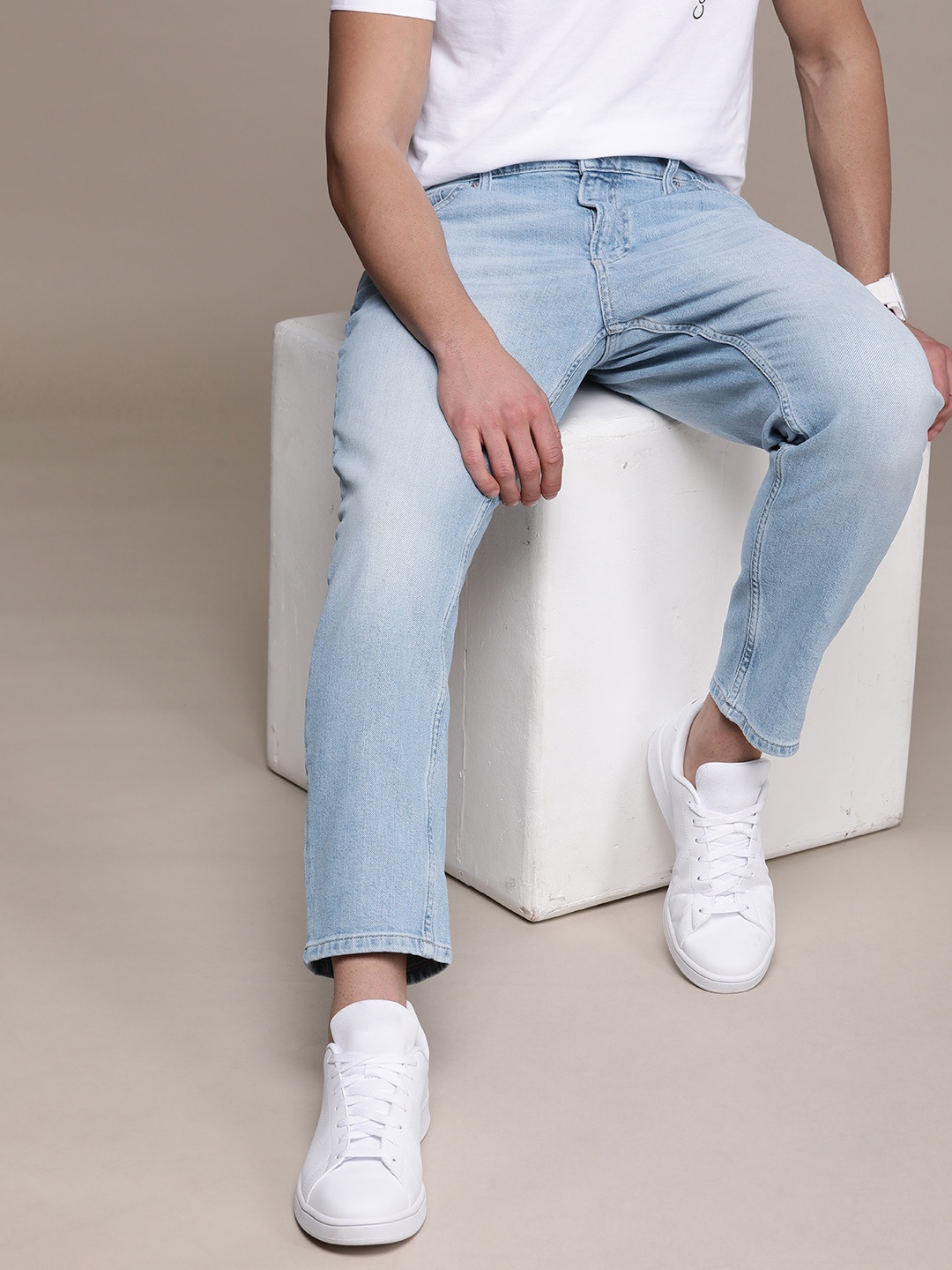 

Calvin Klein Jeans Men Blue Dad Fit Light Fade Stretchable Jeans