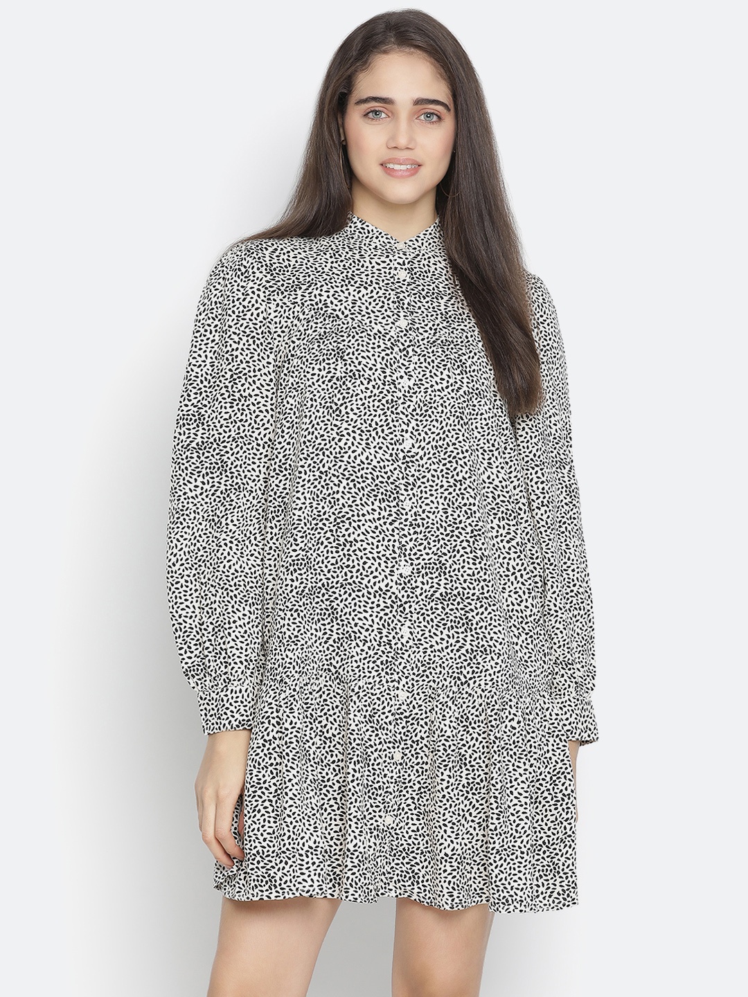 

Oxolloxo Beige & Black Crepe Shirt Dress