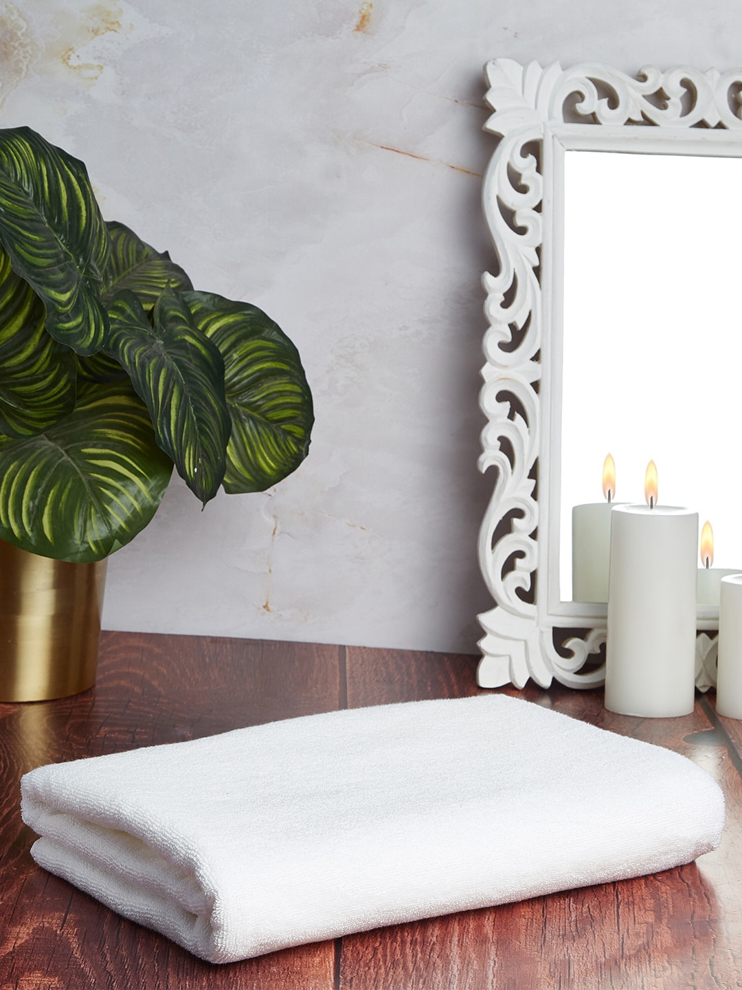 

Welspun White Pure Cotton High Absorbency 550 GSM Bath Towel
