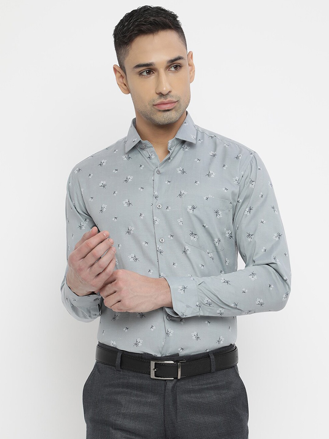 

V2 Value & Variety Men Green Floral Printed Formal Shirt