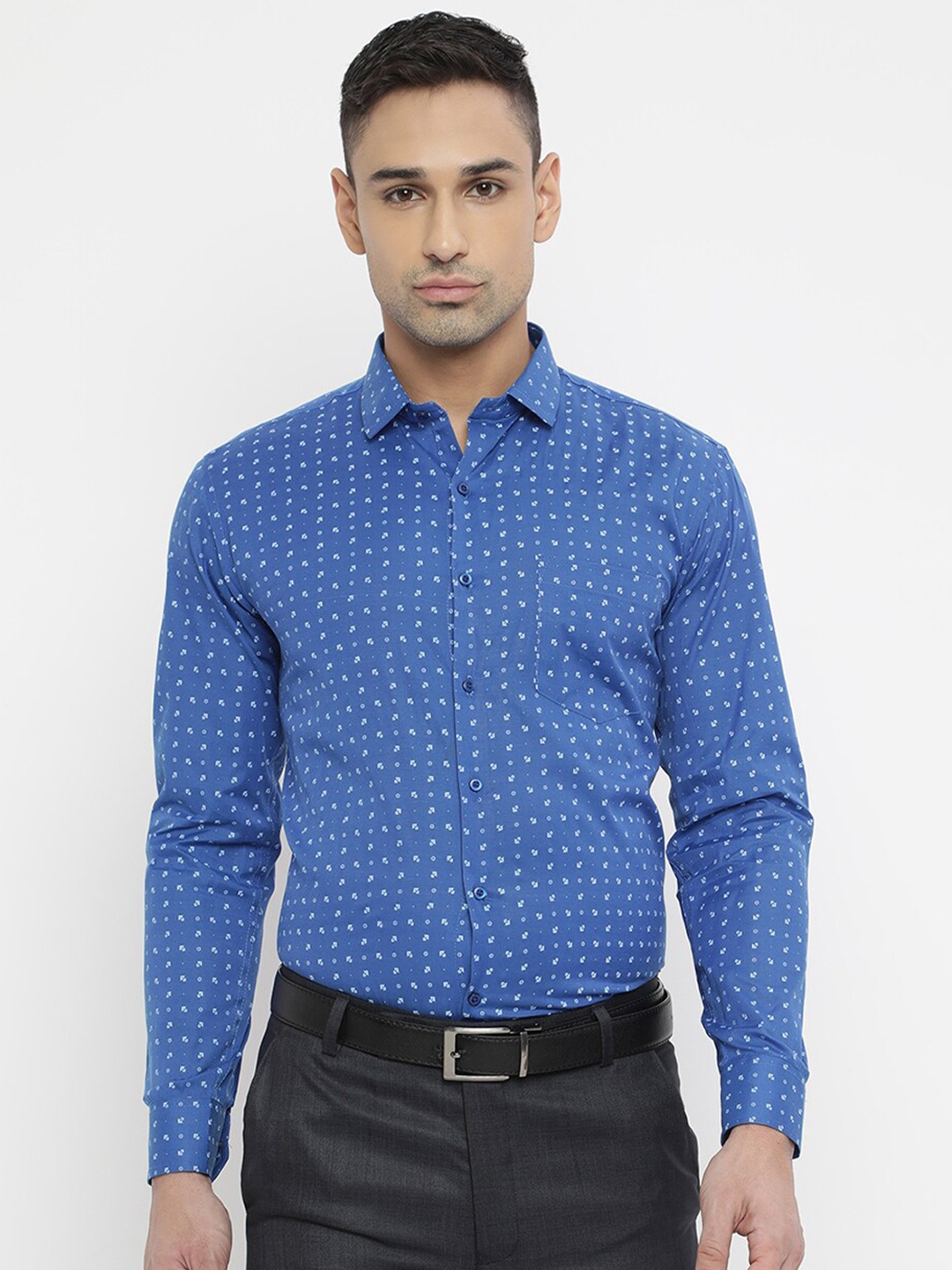 

V2 Value & Variety Men Blue & White Regular Fit Printed Formal Shirt