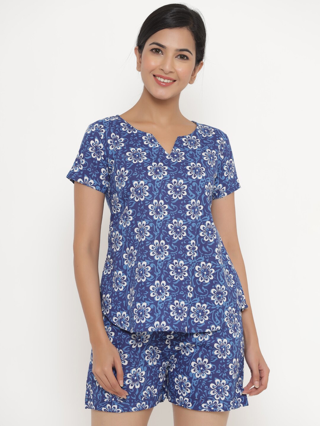 

Fabriko Women Blue & White Printed Pure Cotton Night suit