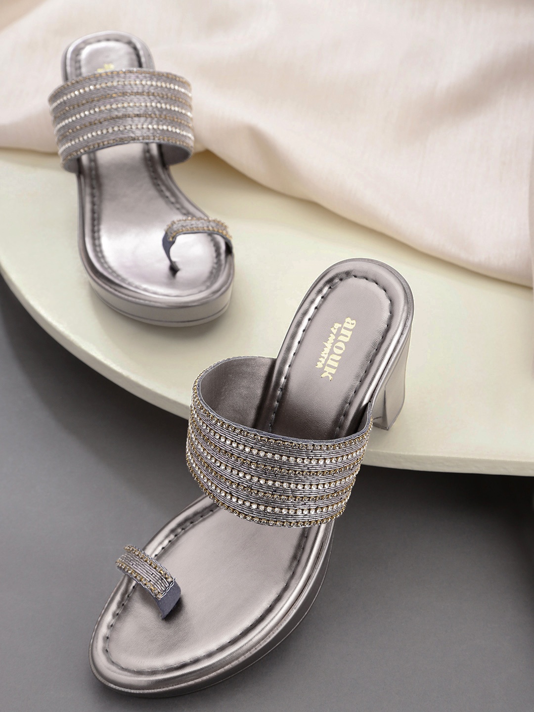 

Anouk Gunmetal-Toned Embellished Ethnic Wedges, Metallic
