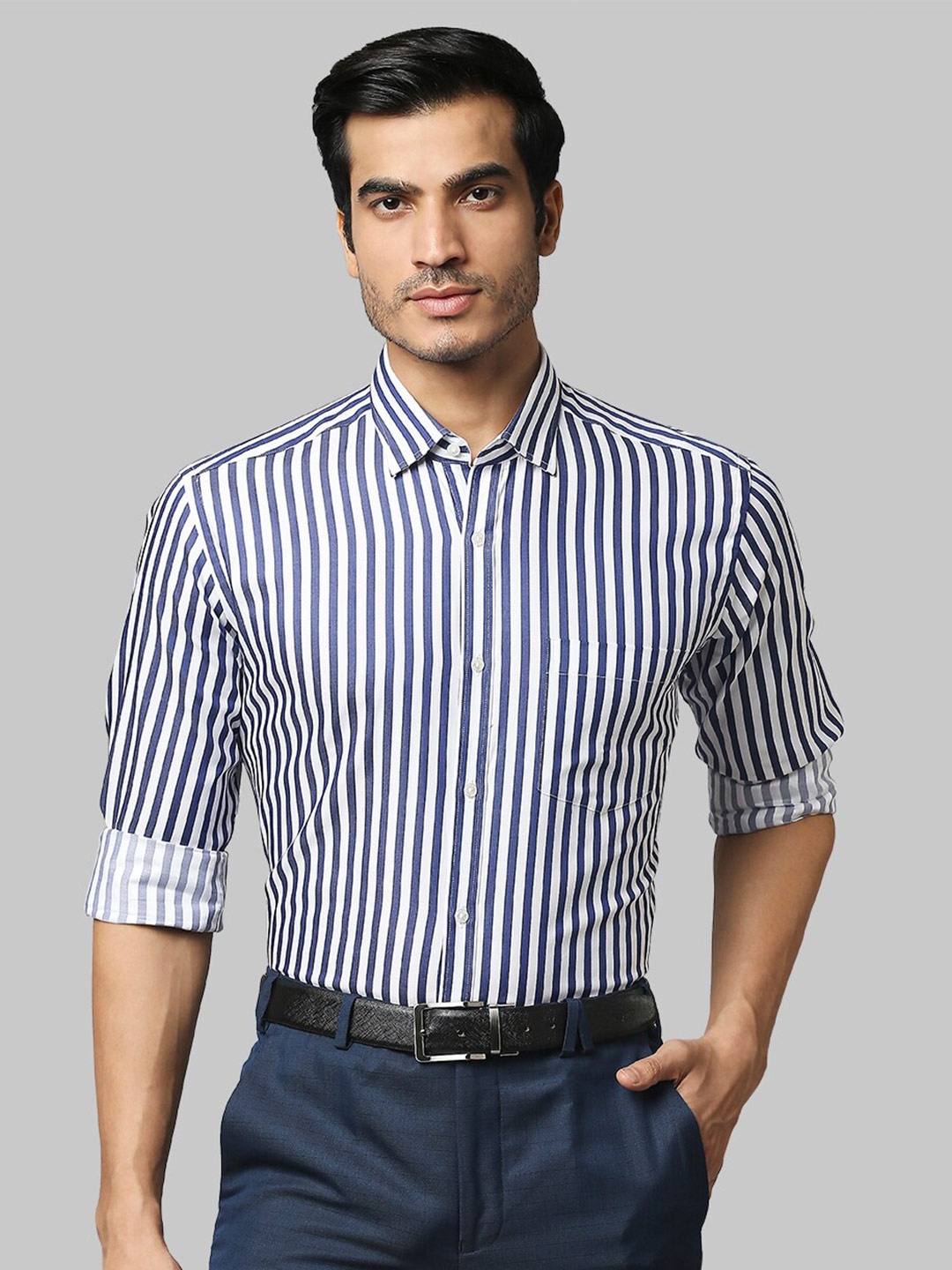 

Park Avenue Men Blue Slim Fit Striped Formal Shirt