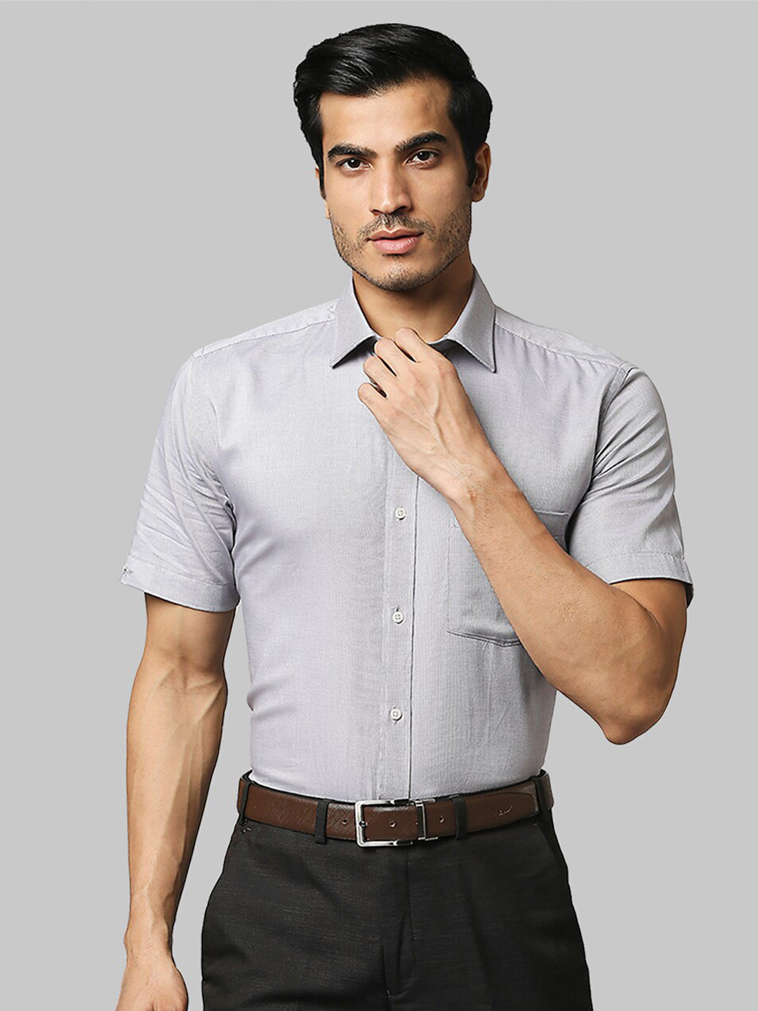 

Park Avenue Men Grey Checked Formal Shirt