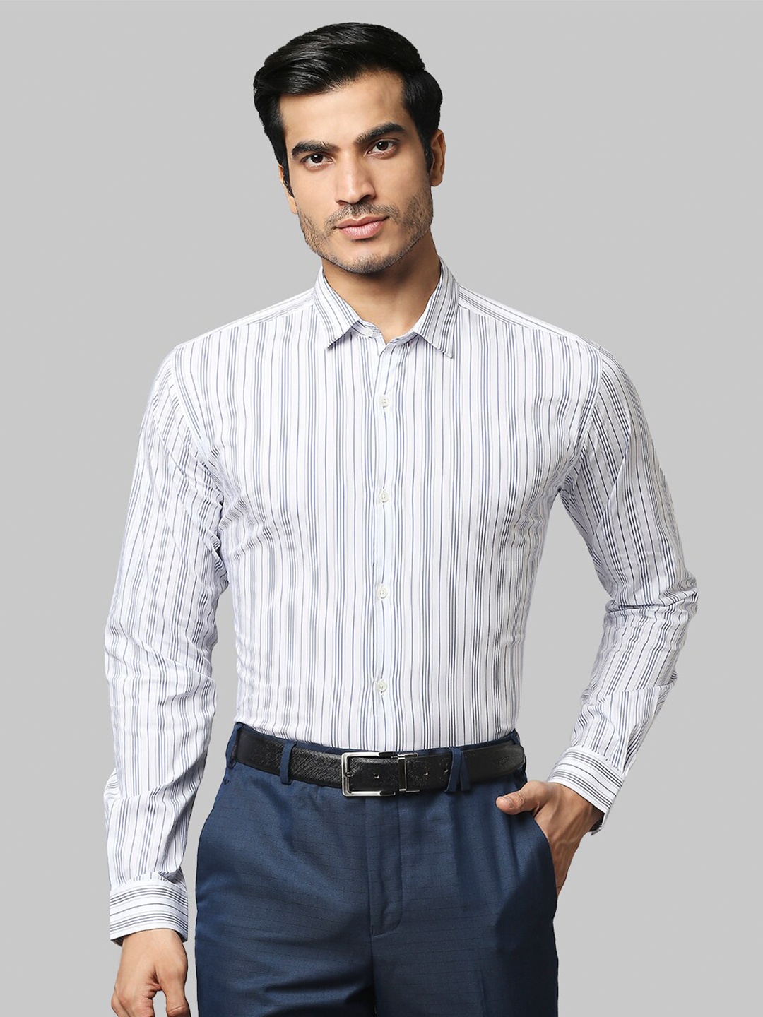 

Park Avenue Men White & Blue Slim Fit Striped Formal Shirt