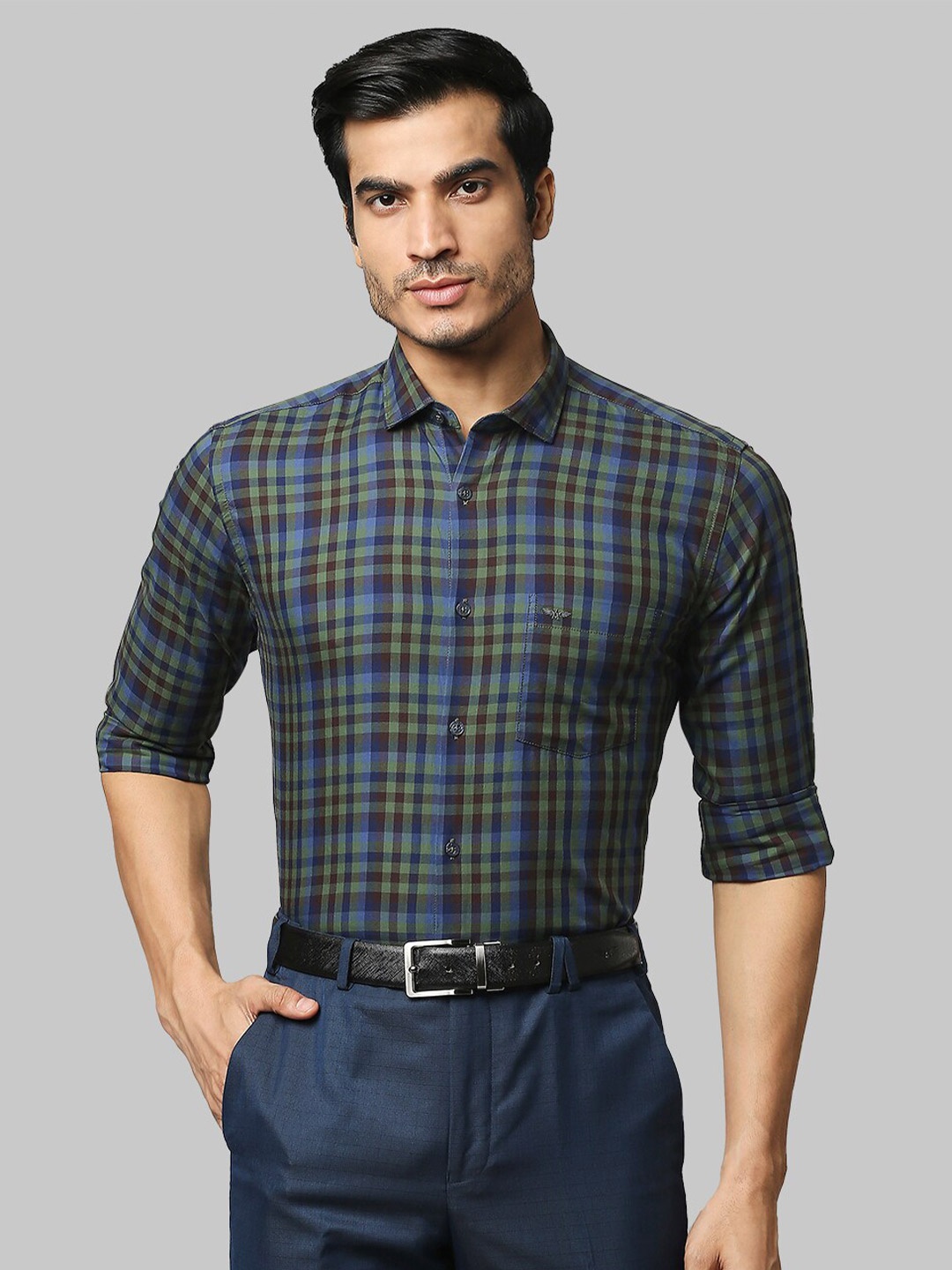 

Park Avenue Men Green Slim Fit Checked Casual Shirt