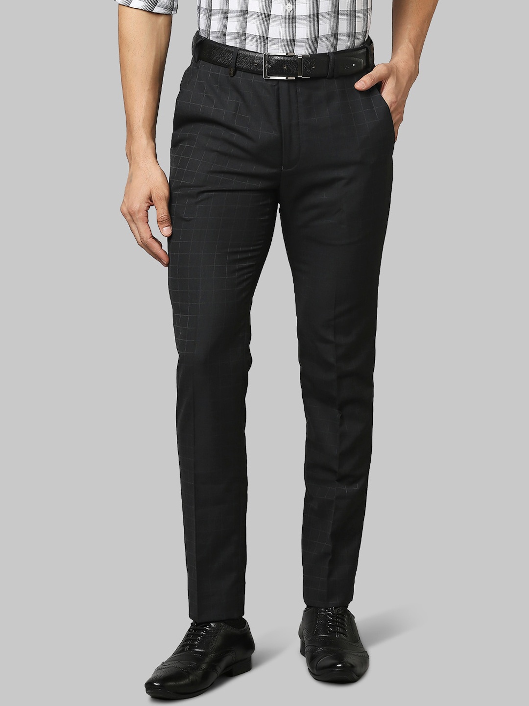

Park Avenue Men Black & Grey Checked Formal Trousers