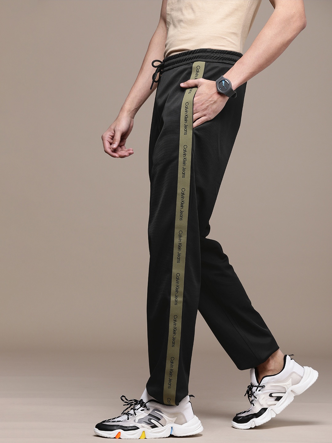 

Calvin Klein Jeans Men Black Solid Side Logo Taped Track Pant