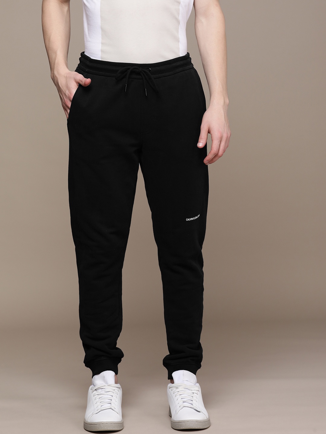 

Calvin Klein Jeans Men Black Solid Mid-Rise Regular Joggers