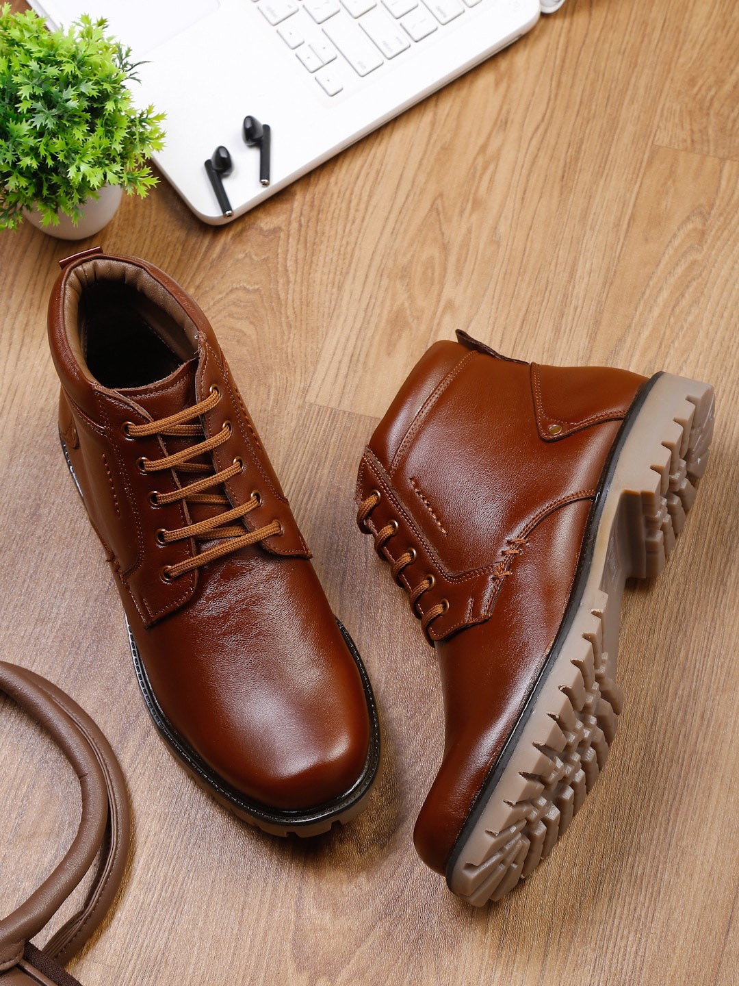 

LOUIS STITCH Men Brown Solid Mid Top Leather Flat Boots