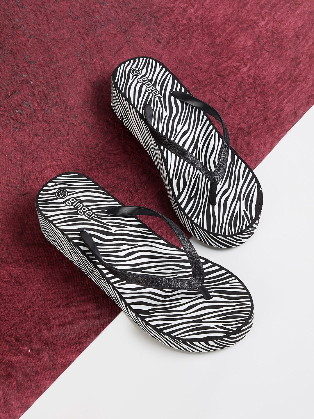 

Ginger by Lifestyle Women Black & White Printed Thong Flip-Flops