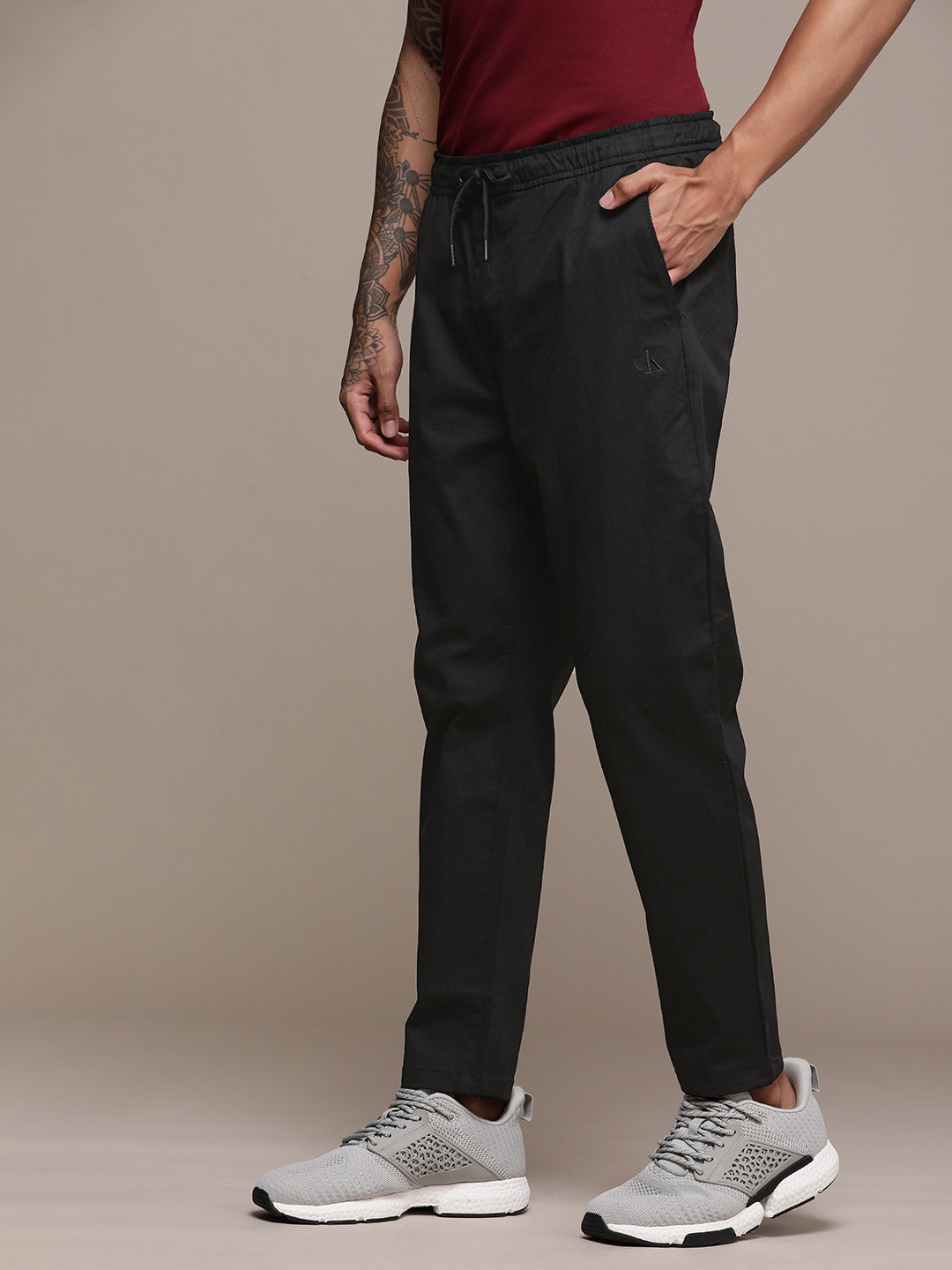 

Calvin Klein Jeans Men Black Slim Fit Joggers Trousers