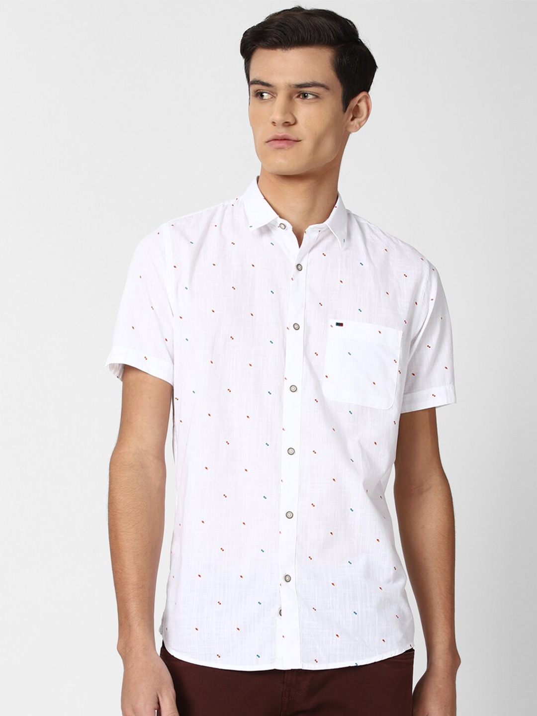 

Peter England Casuals Men White Slim Fit Printed Pure Cotton Casual Shirt
