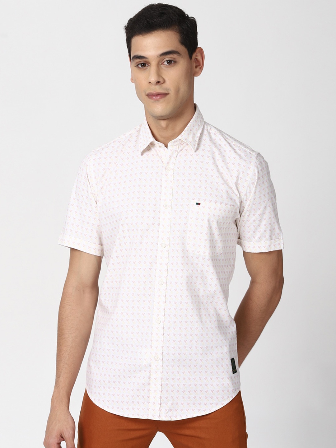

Peter England Casuals Men White Slim Fit Printed Casual Shirt
