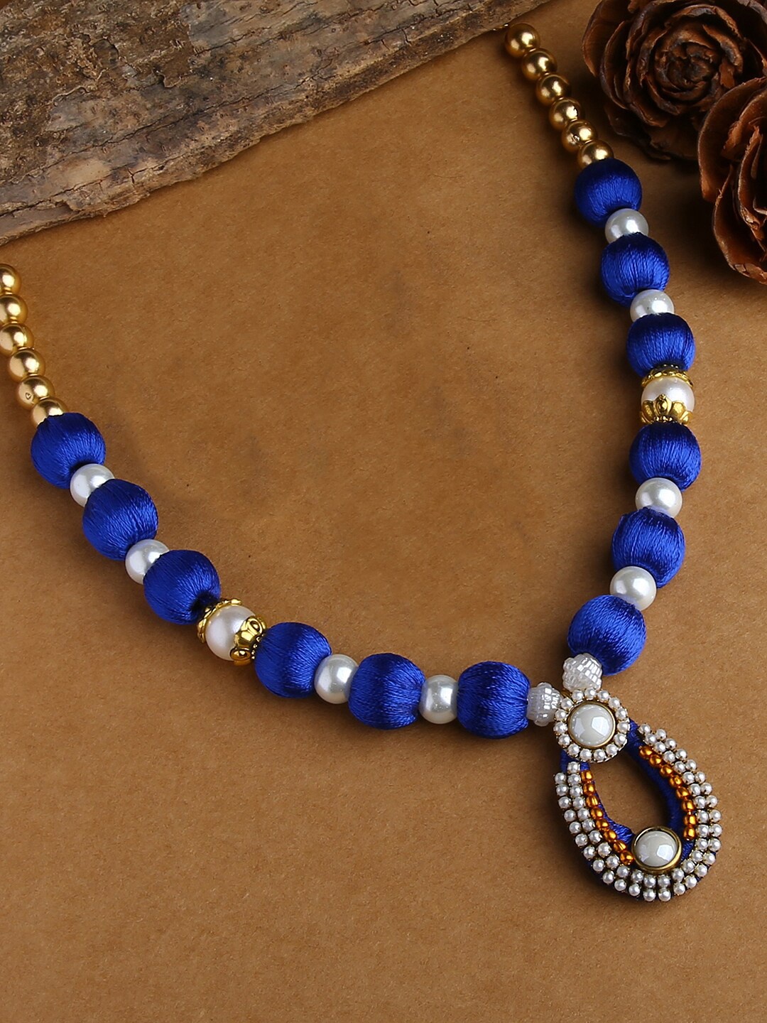 

AKSHARA Blue & Gold-Toned Gold-Plated Silk Thread Necklace
