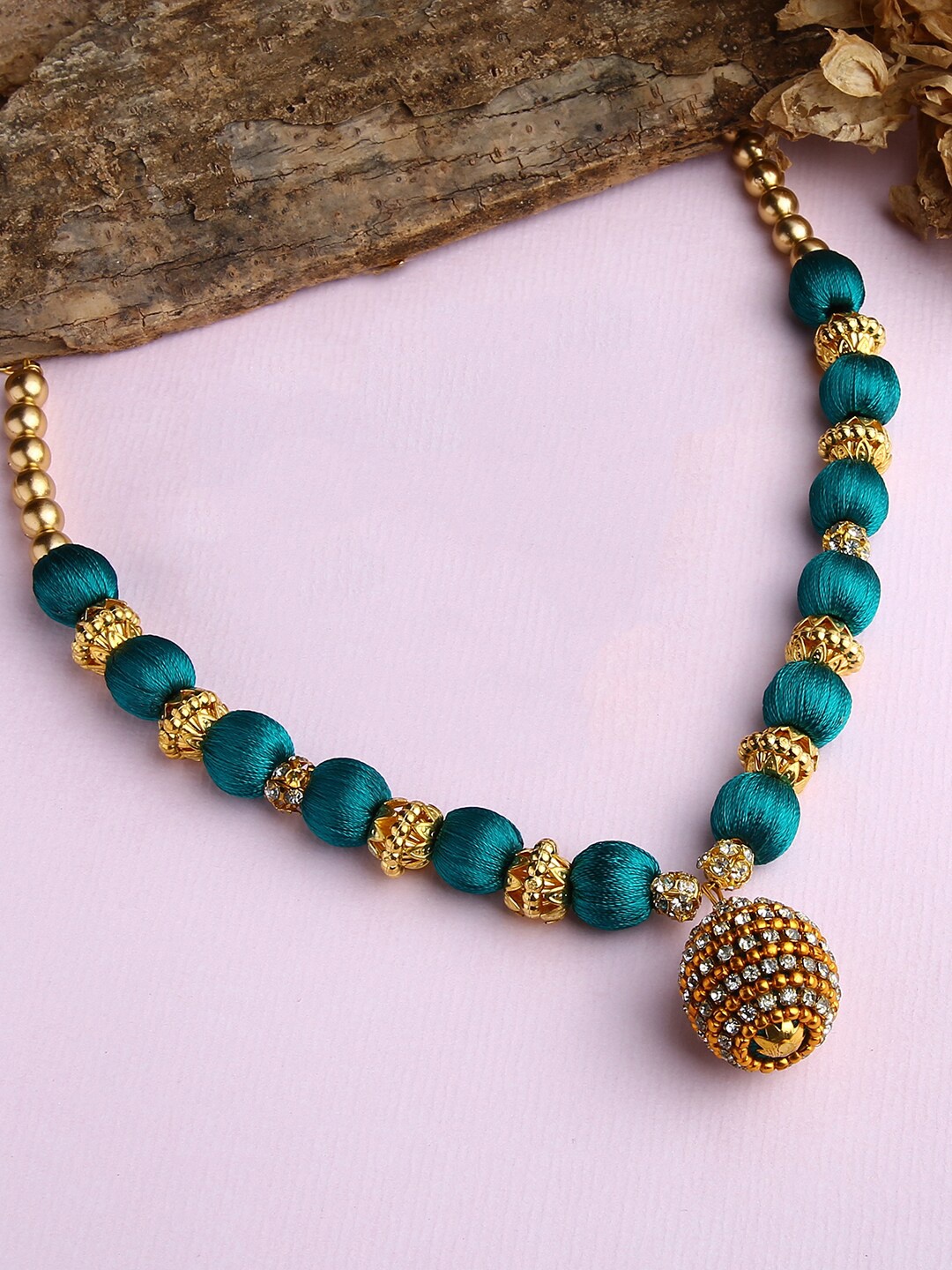 

AKSHARA Gold-Toned & Green Gold-Plated Handcrafted Silk Thread Necklace