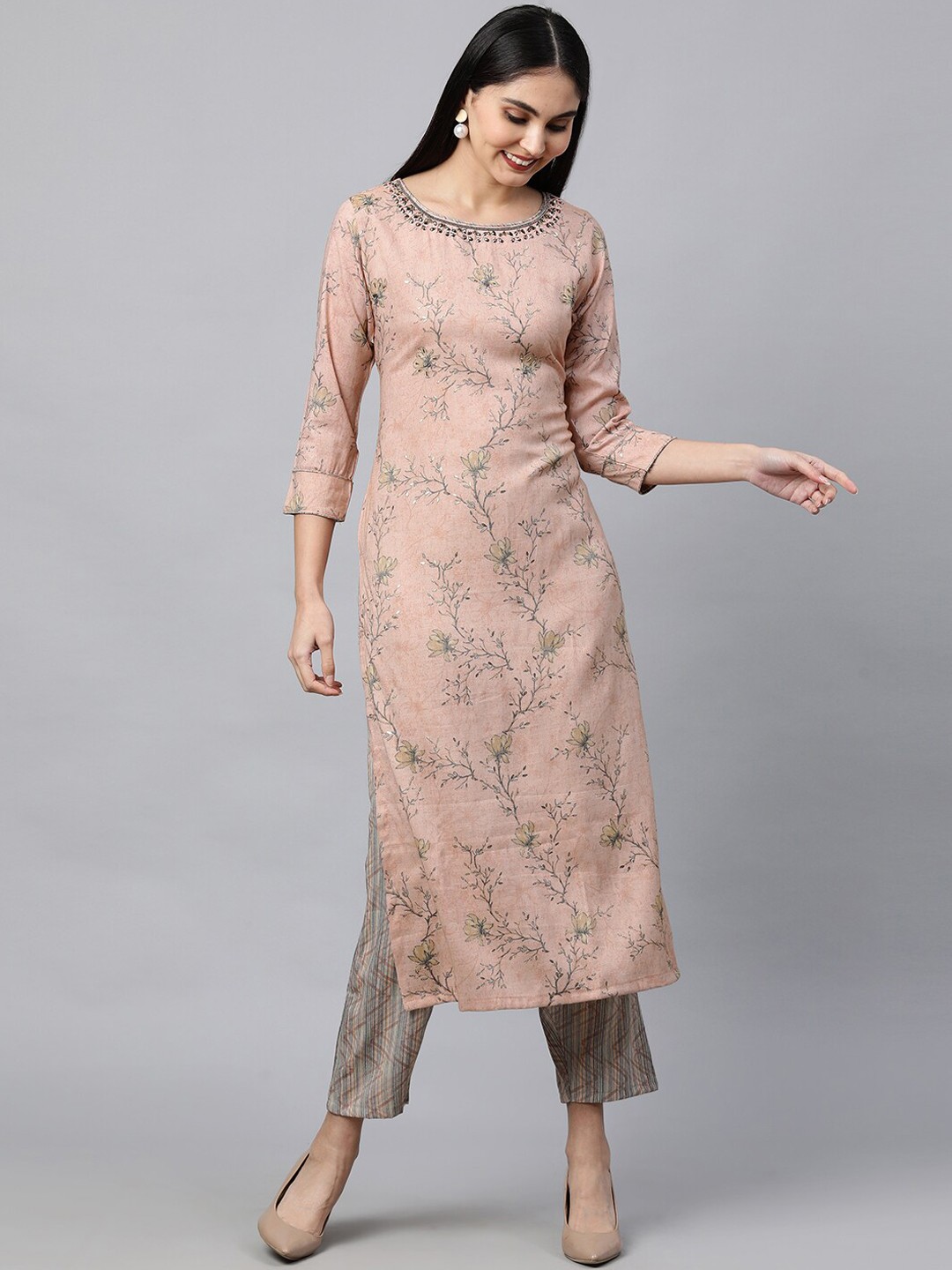 

FASHOR Women Mauve Floral Printed Beads and Stones Kurta with Trousers